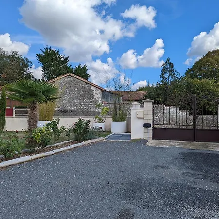 Dom wakacyjny Lana Cottage 3 Etoiles Montjean (Charente)