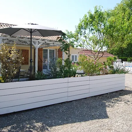 Lana 3 Etoiles * Montjean (Charente)